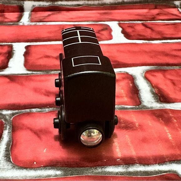 Thomas And Friends Wooden Railway DIESEL Train - Picture 6 of 7